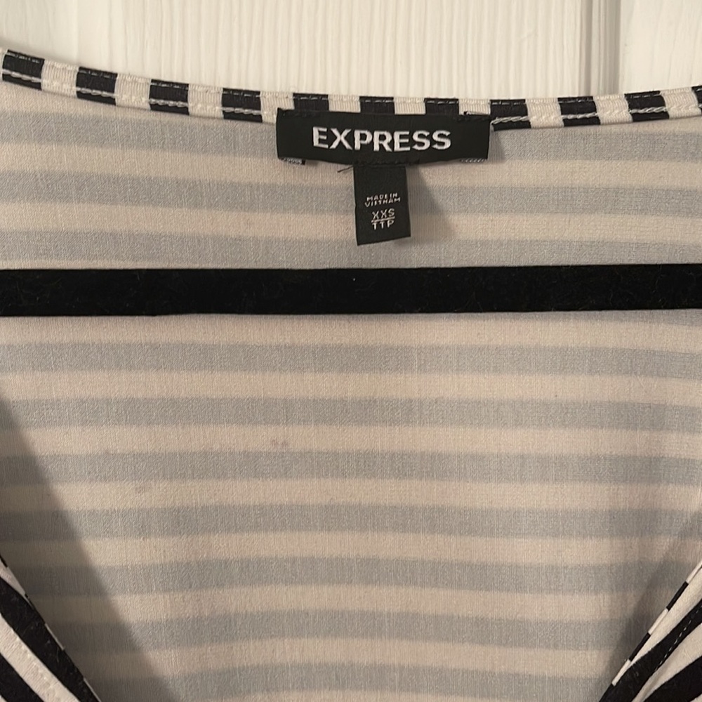 Express wrap top - Picture 2 of 5